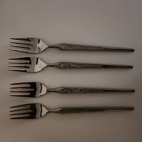 4 Stanley Robert's Winthrop Salad Fork - Picture 1 of 3